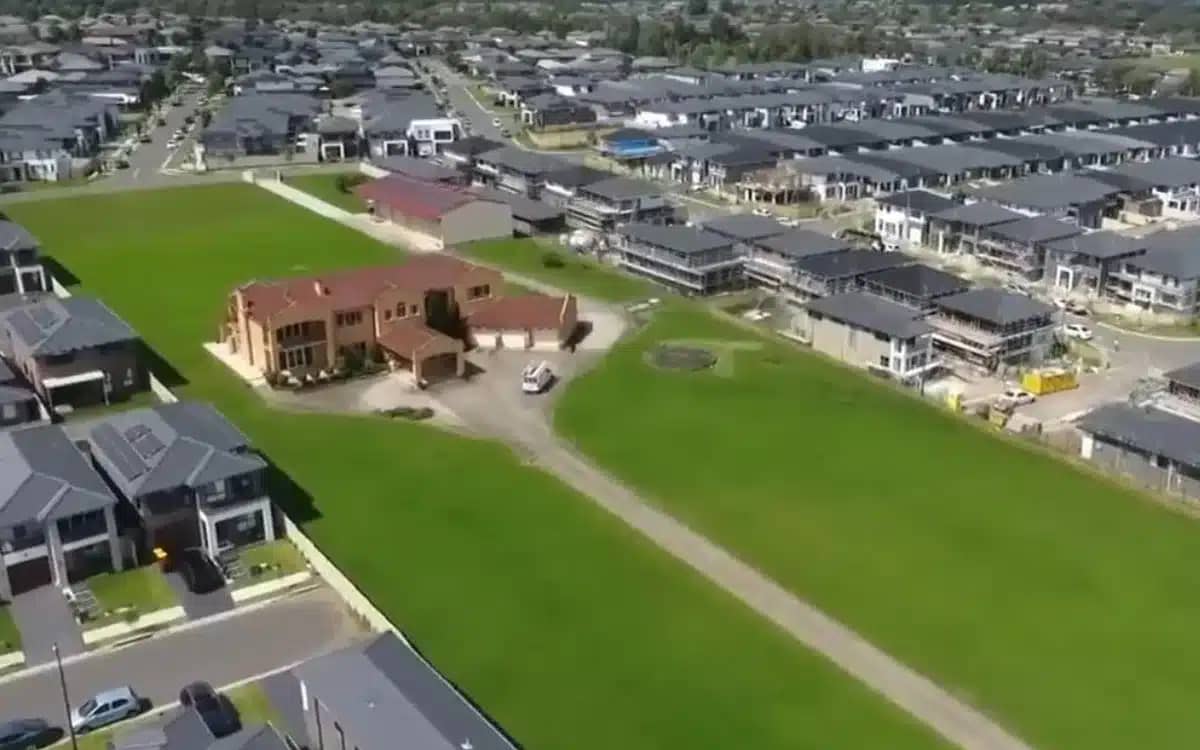 australia-sydney-zammit-family-turned-down-50-million-from-the-ponds-developers