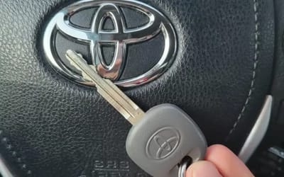 Woman buys Toyota Camry Solara that didn't have key and pays just $12 instead of $300 due to her clever hack