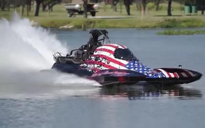 10,000HP drag racing boat clad in stars and stripes sets new speed record