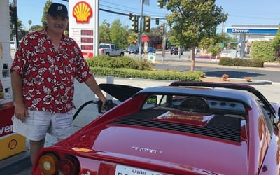california-man-three-ferrari-supercars-he-uses-as-daily-drivers