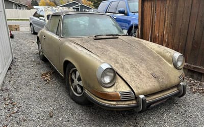 After 31 years under a 'Christmas tree', this abandoned Porsche 911 gets a holiday miracle