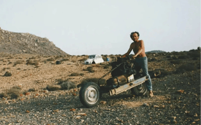 Man's car breaks down while crossing the desert so he turns it into a motorcycle