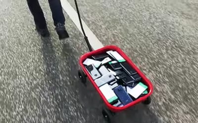 man-uses-99-phones-to-trick-google-maps