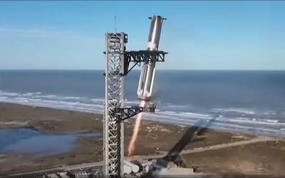 Plane passenger captures extraordinary moment SpaceX Starship blows up right in front of them