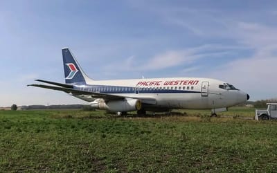 Abandoned Boeing 737 sitting in a field in rural Canada is on Google Maps as a local landmark