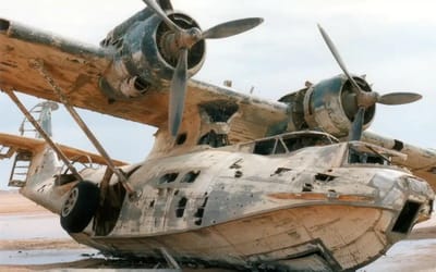 American plane has sat abandoned on Saudi Arabian beach for 60 years