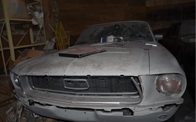 abandoned-canadian-warehouse-hides-rusty-ford-mustang-muscle-cars