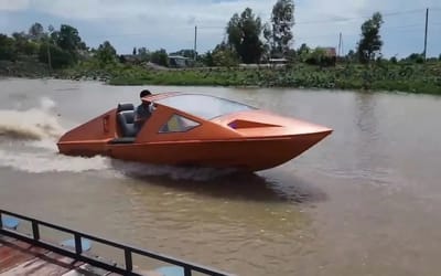 Man turns abandoned junkyard boat into a stunning modern yacht by hand after countless hours of work