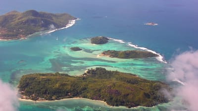 abandoned-island-moyenne-island-brendon-grimshaw