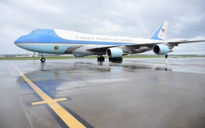 a-fake-air-force-one-seemed-to-appear-over-the-united-states