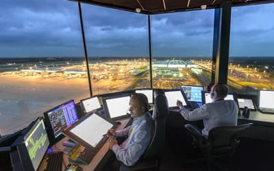 The little-known reason airplanes ‘disappear’ from radar while flying over the ocean