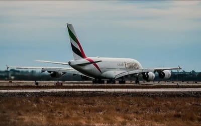 ‘Smoothest landing ever seen’ makes Airbus A380 look like a small aircraft being flown