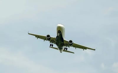 Airbus A380 takes off extremely steeply and turns like it’s a rocket