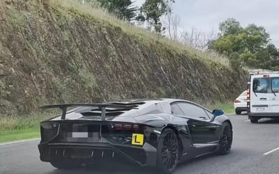 learner-driver-drives-lamborghini-aventador