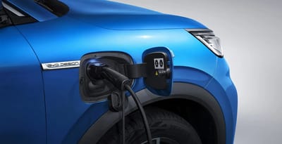 Man tries out BYD's new 1,000kW Megawatt EV charger to see if it's faster than filling up with gas