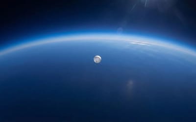 US military forced to investigate unidentified balloon and makes strange finding