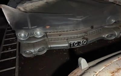 american-car-found-hiding0in-british-barn-with-a-jaguar-e-type