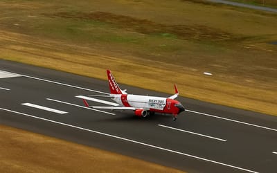 First Boeing 737 lands at the new Western Sydney Airport in a major test of its runway