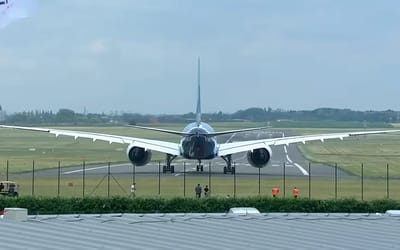 boeing-777-9-leaves-spectators-in-awe-incredible-maneuvers-airshow
