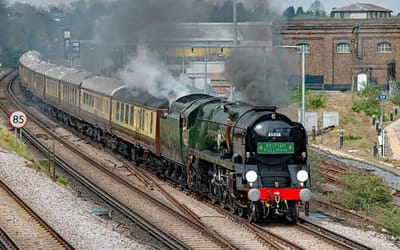 This super-luxury scenic steam train transports you right back to the roaring 20s in Britain