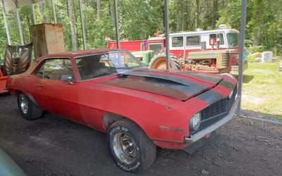 This guy just found a 1969 Camaro z/28 sitting in Georgia and it might be a steal