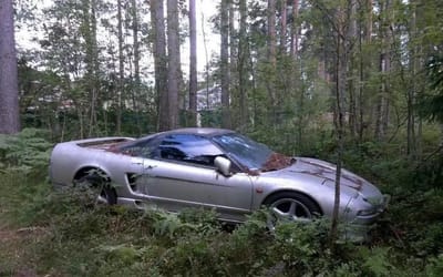 Abandoned Honda NSX in the woods is as strange a sight as you’ll ever see