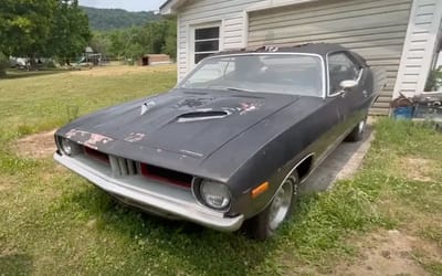 Guy finds three black Plymouth Barracuda sitting together in amazing Pennsylvania muscle car discovery