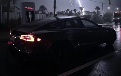 Man posts video showing Tesla charging despite Hurricane Milton raging around it