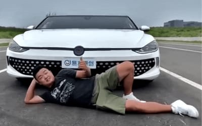 Stretched Volkswagen so wide builder has to regularly clarify it’s not Photoshopped