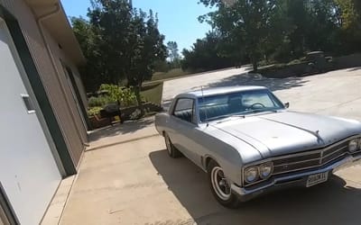 Guy surprises his dad by swapping original engine of his 1966 Buick Skylark with special new one