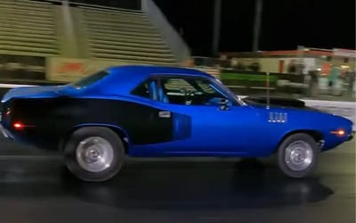 Tesla Plaid goes head-to-head with Plymouth Barracuda in drag race, but the ‘Cuda’s mistake gives Tesla an easy win