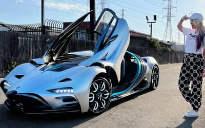 Supercar Blondie revealed range of hydrogen-powered car that emits water vapor from the exhaust