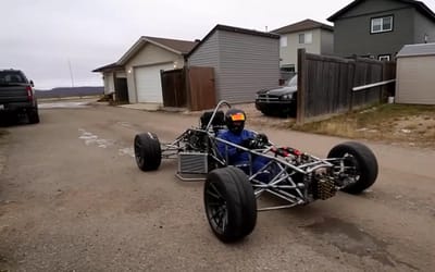 Man created a homemade F1 go-kart and took it for a tense drive on the road