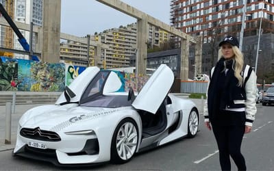 Supercar Blondie has never seen anything like this mind-blowing supercar, starting it feels just like firing up a jet