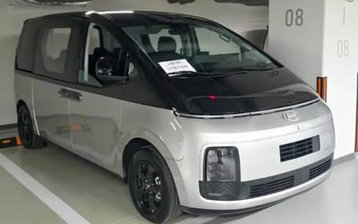 Hyundai’s new electric minivan spotted without camouflage for the first time in a parking lot