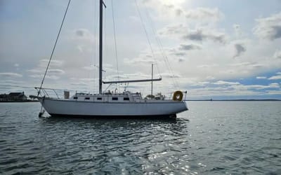 Couple paid $1 for a yacht in Connecticut and are now setting sail in it after fixing it up