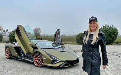 Supercar Blondie reveals the incredible tech packed into the Lamborghini Sián