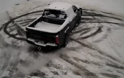 nascar-drivers-stuck-in-charlotte-snowstorm-turned-postponement-into-truck-party