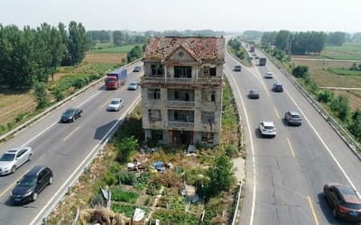 highway-built-around-house-china-owner