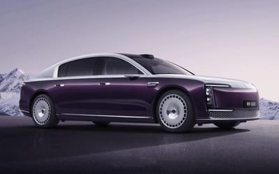 huawei-futuristic-car-design-maextro-s800-left-people-with-mixed-thoughts