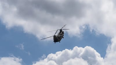 Wild video shows Chinook CH-47 performing a 'handbrake turn' while flying at air show
