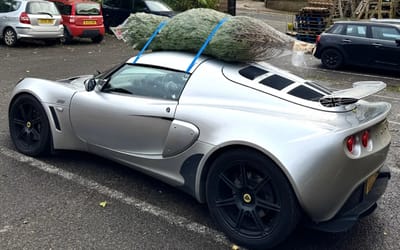 lotus-elise-owner-hauls-christmas-tree