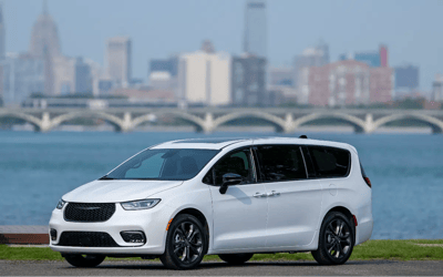chrysler-pacifica-minivan-special-edition-marks-companys-100th-anniversary