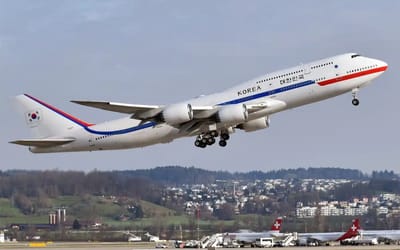 These Air Force One look-alike Boeing 747s secretly fly kings, royals, and presidents worldwide