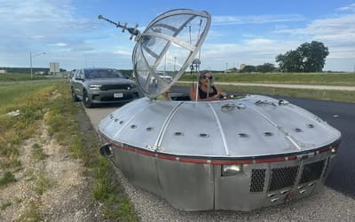 Police officer pulls over ‘flying saucer UFO’ in the weirdest traffic stop ever
