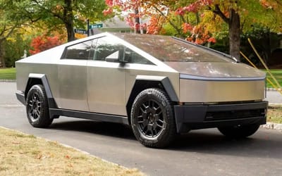 Guy bought a 2024 Tesla Cyberbeast but after 463 miles had to sell it for unconventional reason