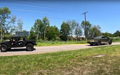 Brand new 2024 Tesla Cybertruck put up against an original 2004 diesel military Humvee in a tug-of-war and it was an absolute domination