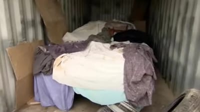 storage-hunters-dmc-delorean-container-find