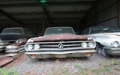 Disused Airplane Hangar In Pennsylvania is home to multiple lost classic American muscle cars