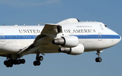 doomsday-plane-touched-down-at-lax